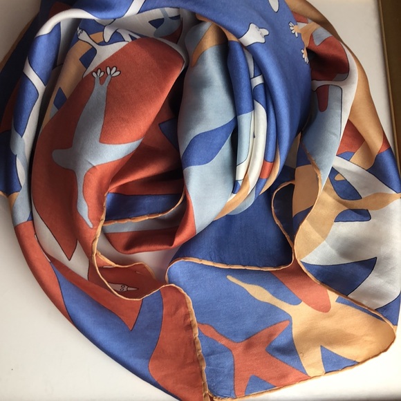 VTG Luke Anguhadluq, Inuit artist, 1895-1982 Flying Geez  Silk Scarf Hand rolled - Picture 7 of 7